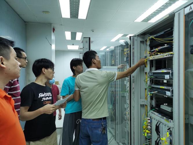 我校东莞校区网络核心交换机更新工作顺利完成